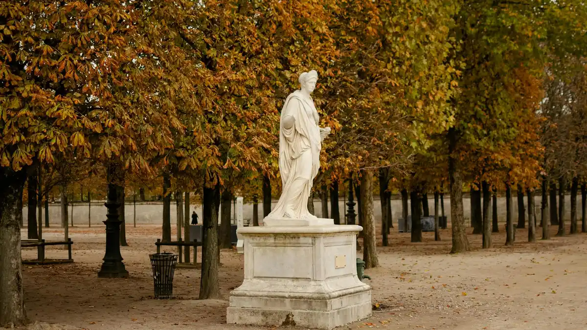 Jardines del Palacio de Versalles con fuente central París